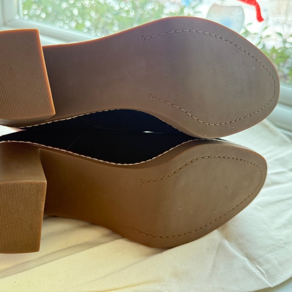 Tory Burch Hilary 75mm Bootie Black Suede Size 7.5 Worn Twice w/ Box - Picture 6 of 9